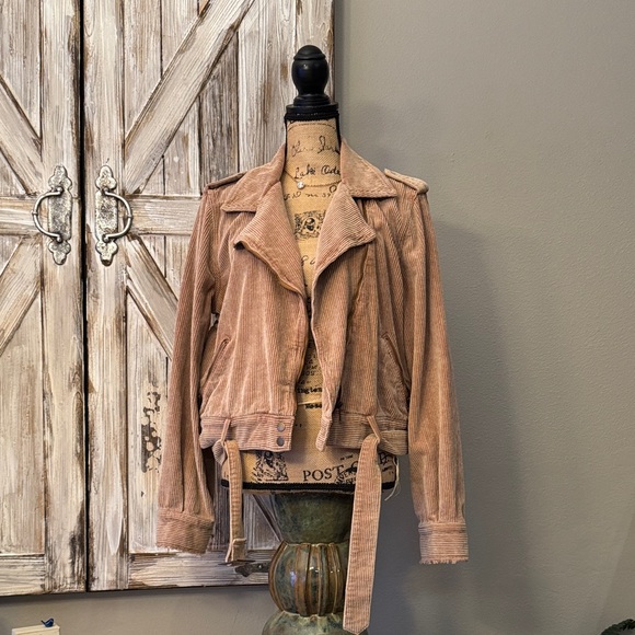 POL Jackets & Blazers - Adorable Pol brand Tan Corduroy Moto style Jacket! Like new!
